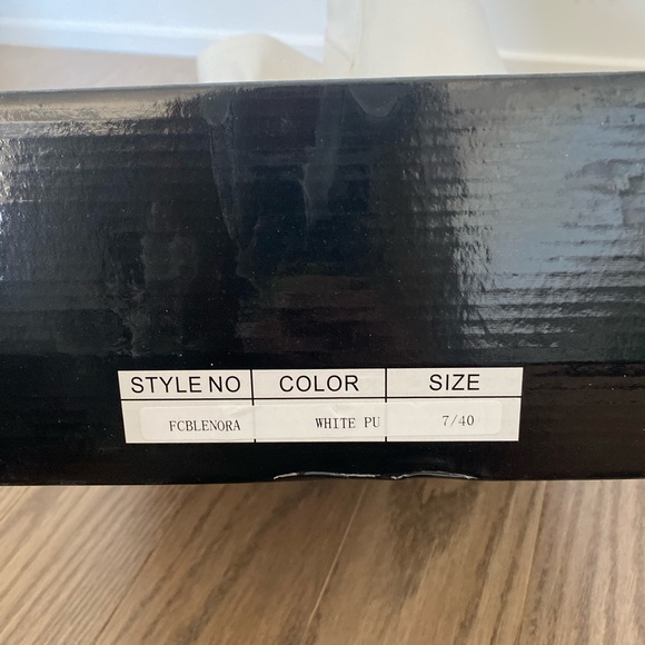 White boots - faux leather - Picture 5 of 6